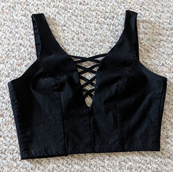 Charlotte Russe Tops - Charlotte Russe Black Crop Top 🖤